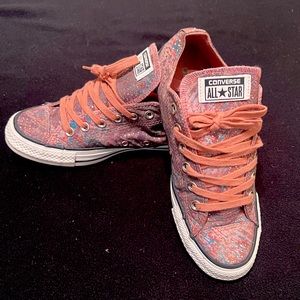 Converse barely worn